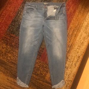 Dollhouse shark bite bottom capris